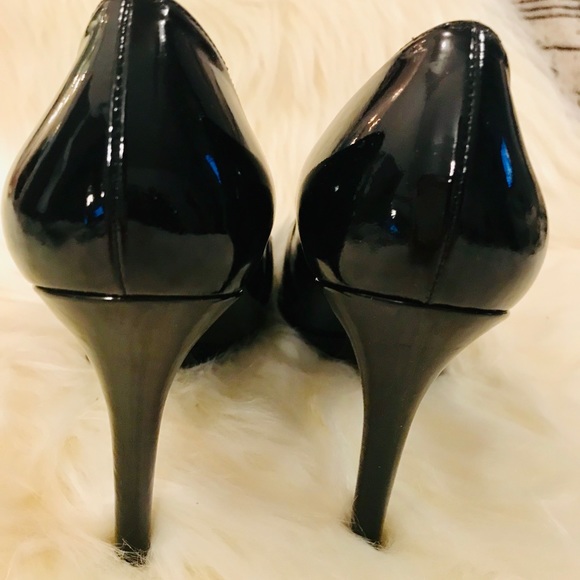 💕Host Pick💕 Stuart Weitzman Pumps - Picture 4 of 8
